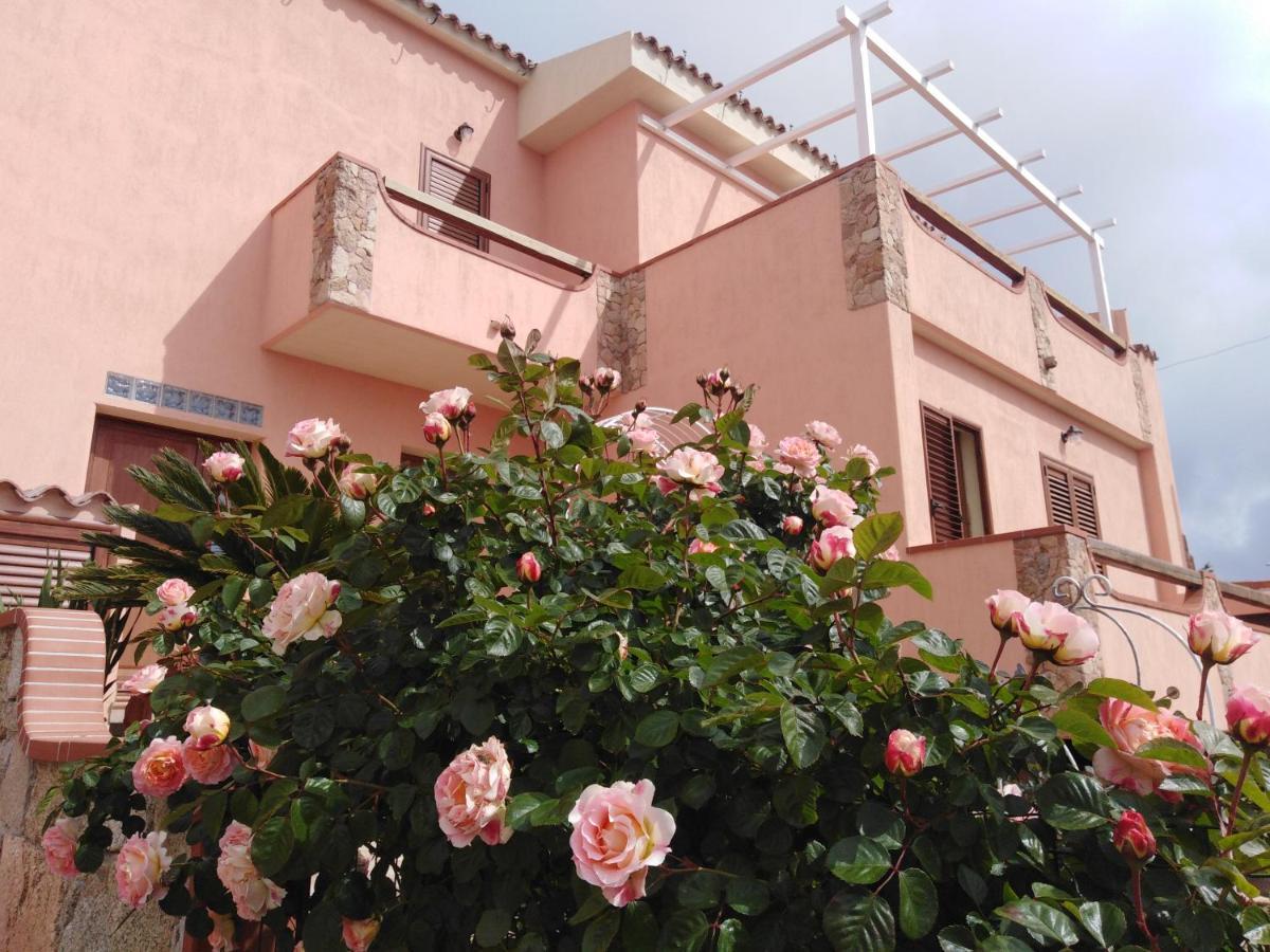 The Roses Garden Acomodação com café da manhã La Maddalena  Exterior foto